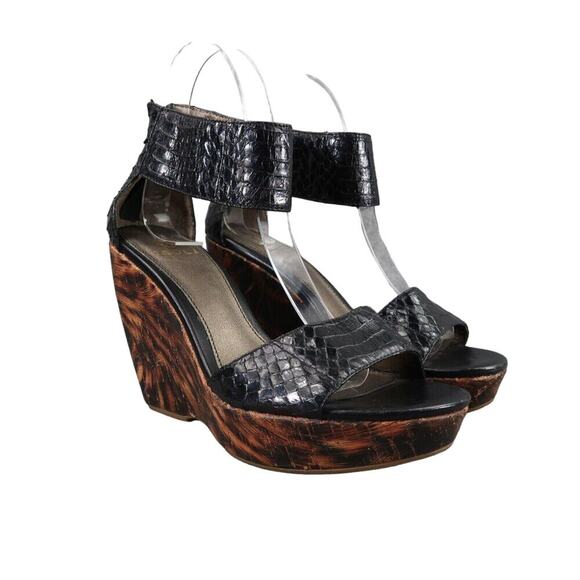 Isola Shoes Womens 7 Sandal Wedge Fashion Ankle Strap Platform Oasis Snake Print - Picture 1 of 16